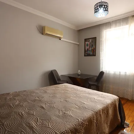 Spacious Flat 20 Minutes To Oldtown 아파트 *