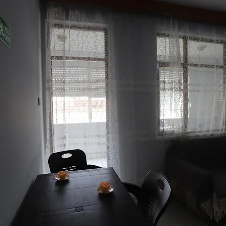 아파트 Spacious Flat 20 Minutes To Oldtown *