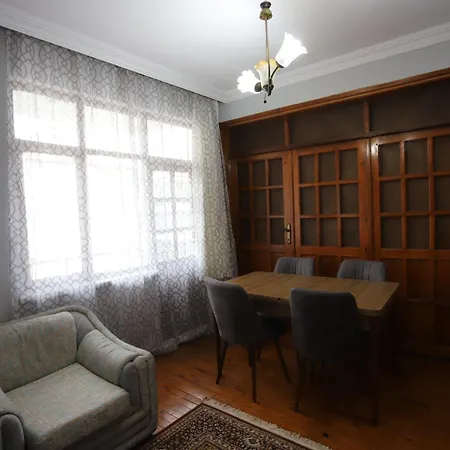 Spacious Flat 20 Minutes To Oldtown 아파트 *
